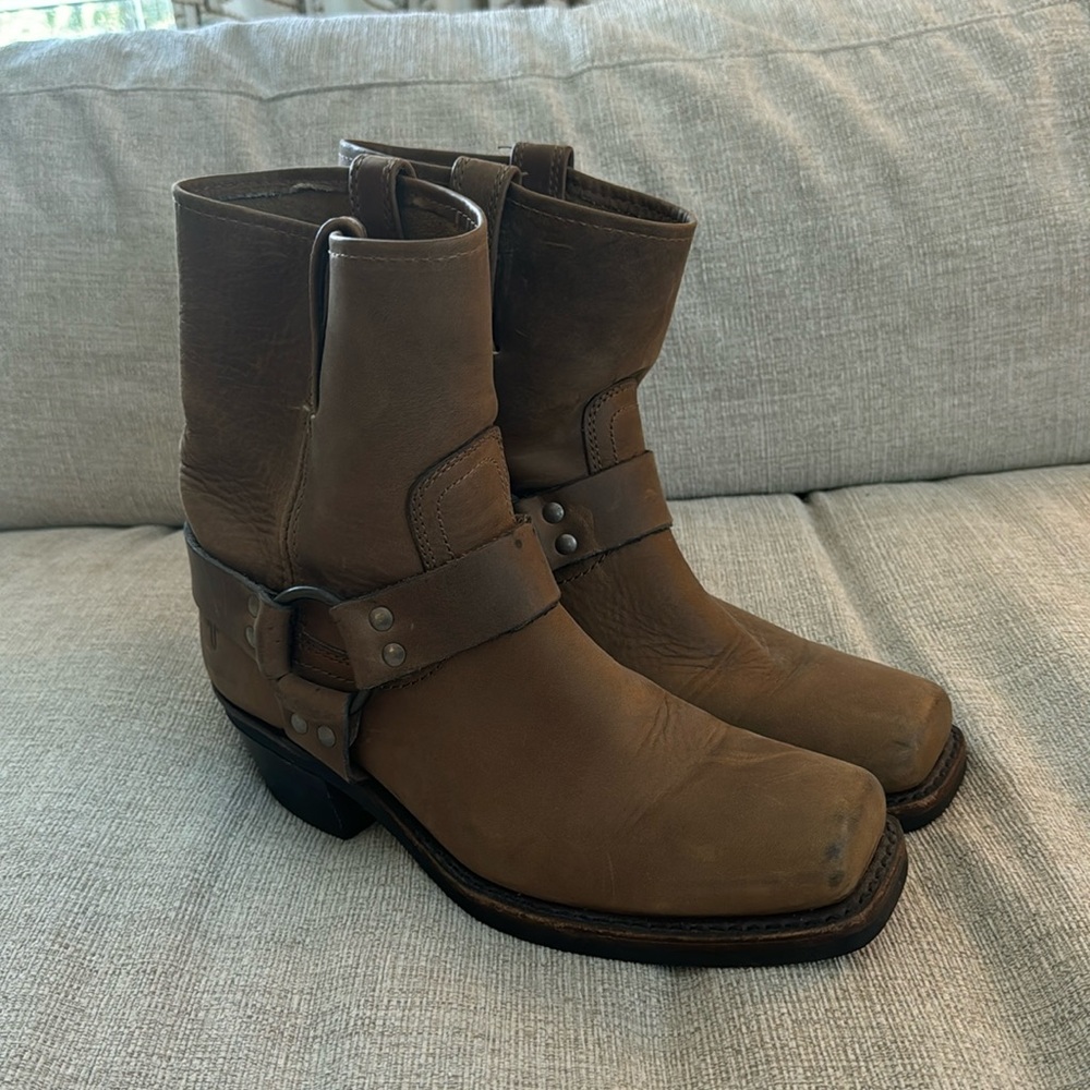 Harness 8R Women’s boots, size 9